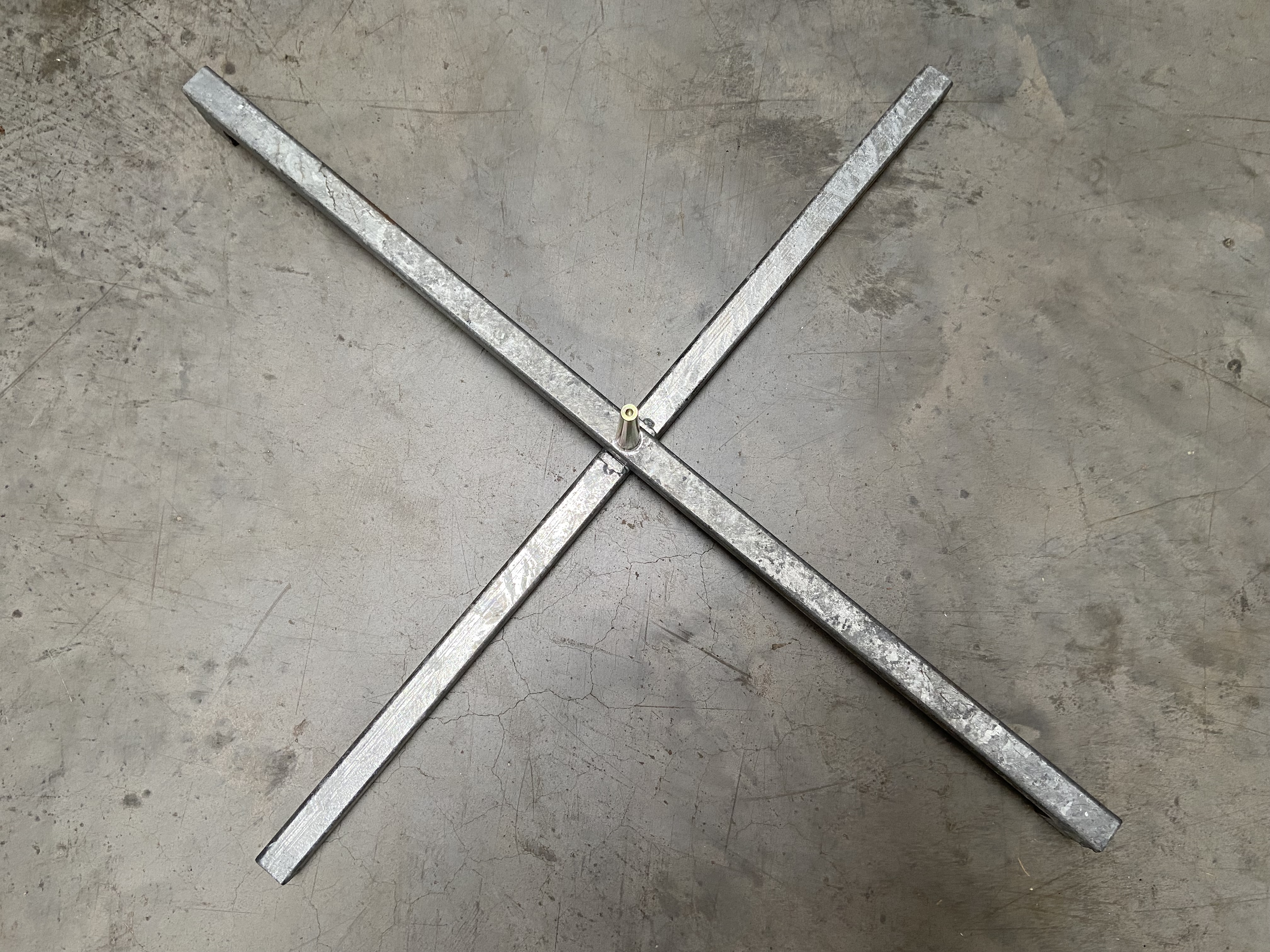 CLEARANCE ITEM Single folding stand (78 x 72 cm), hot-dip galvanised